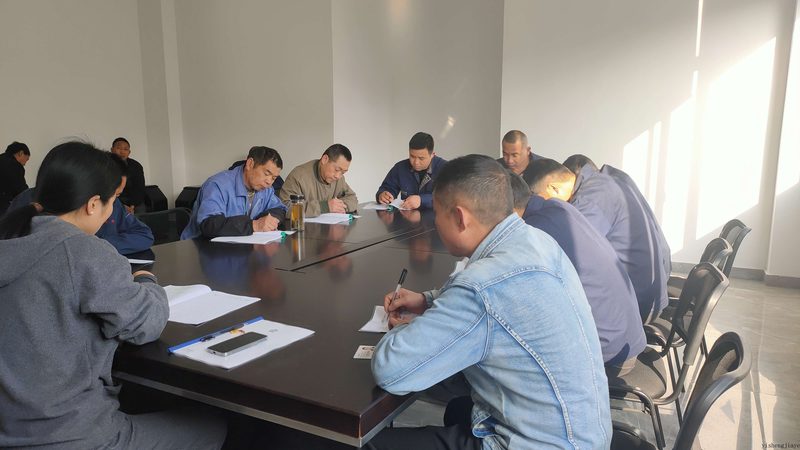以下以某机构课程体系为例，分析其师资配置：