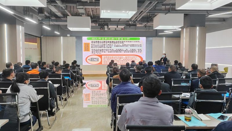 选择自考本科网络教育时，考生应关注以下几点：