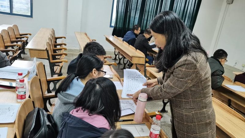 建造师培训机构的收费标准主要由以下几个方面构成：